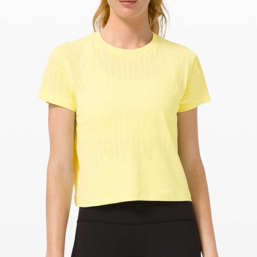 Lululemon Train to be short sleeve yellow top!